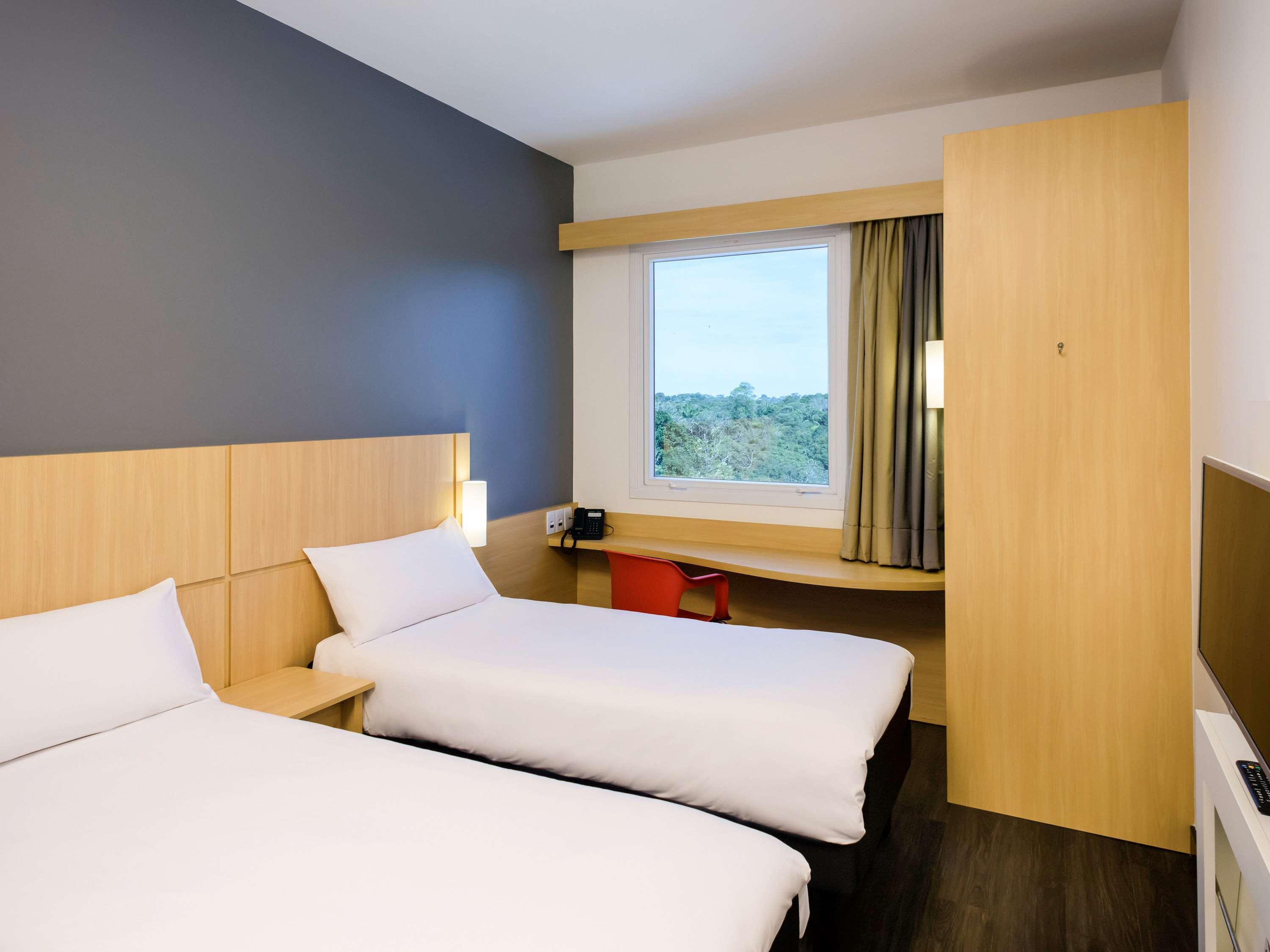 Hotel Ibis Manaus Aeroporto Esterno foto