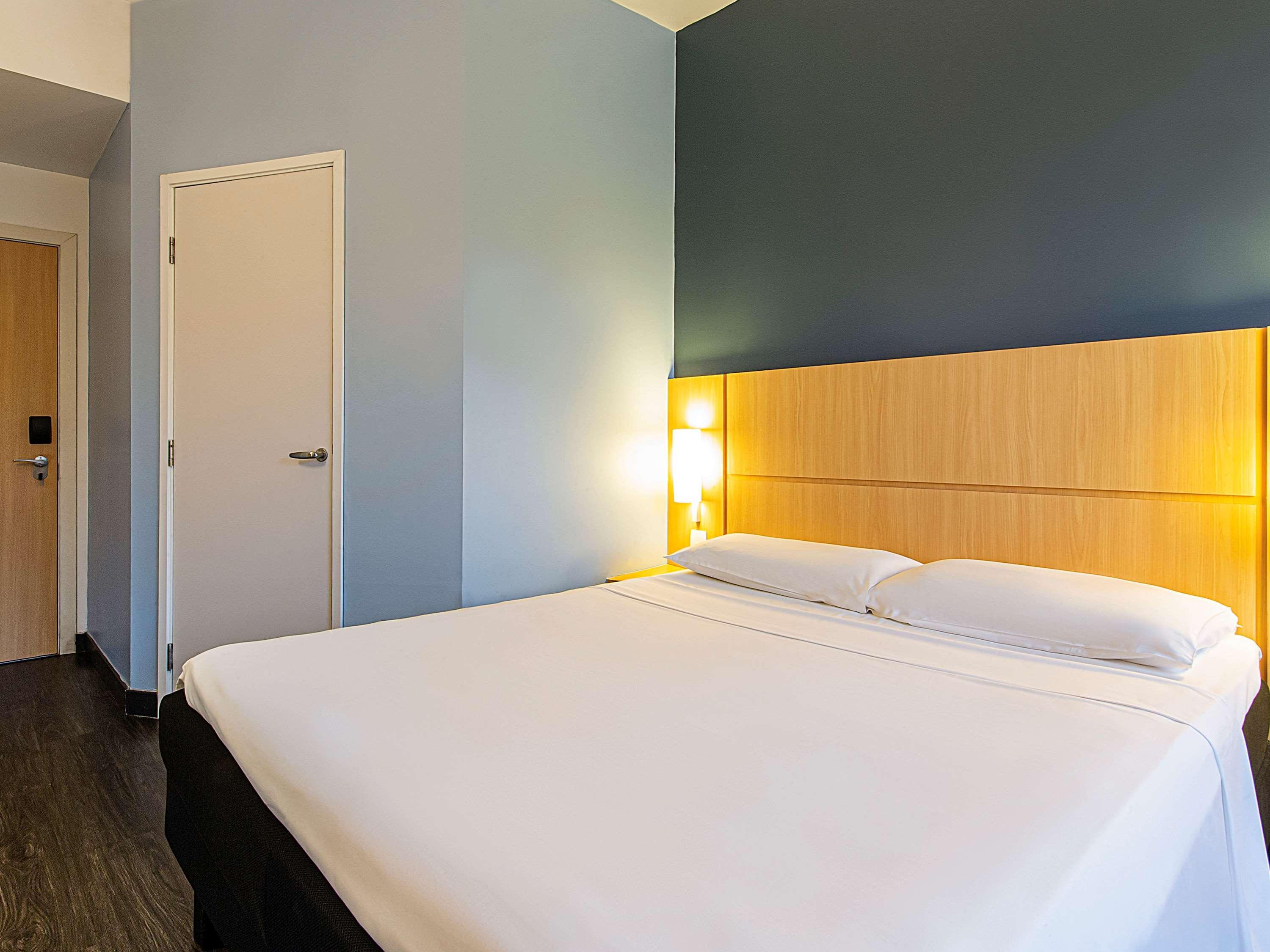 Hotel Ibis Manaus Aeroporto Esterno foto