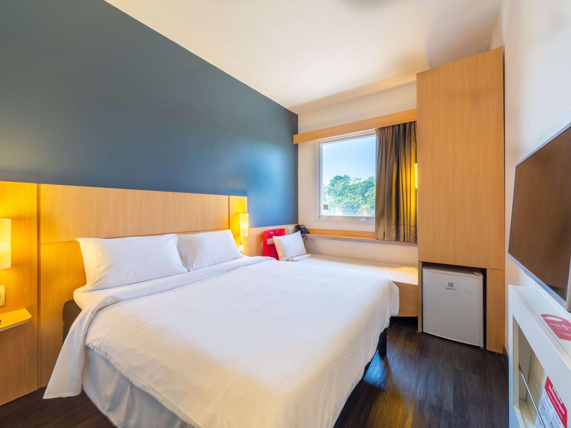 Hotel Ibis Manaus Aeroporto Esterno foto