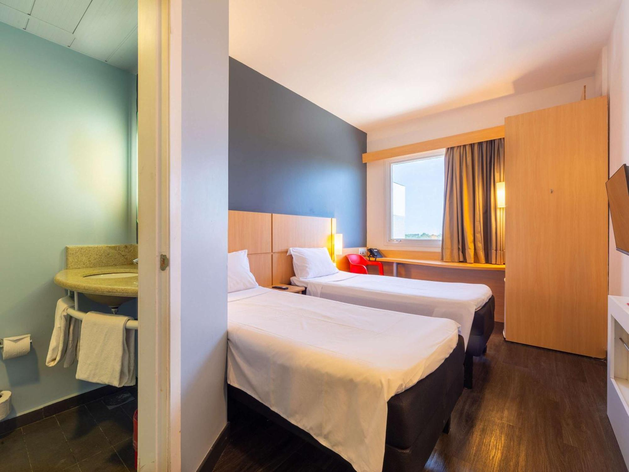 Hotel Ibis Manaus Aeroporto Esterno foto