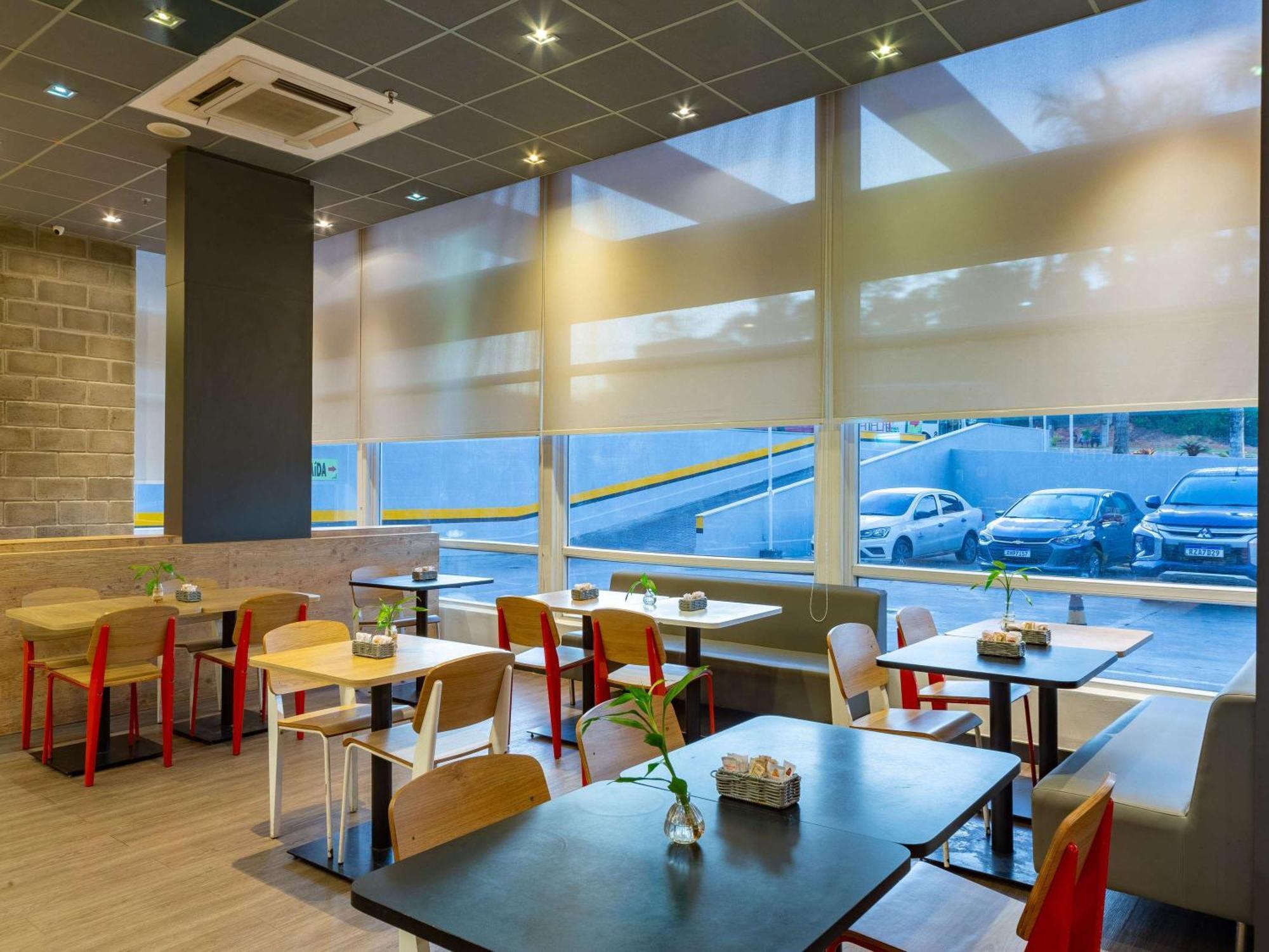 Hotel Ibis Manaus Aeroporto Esterno foto