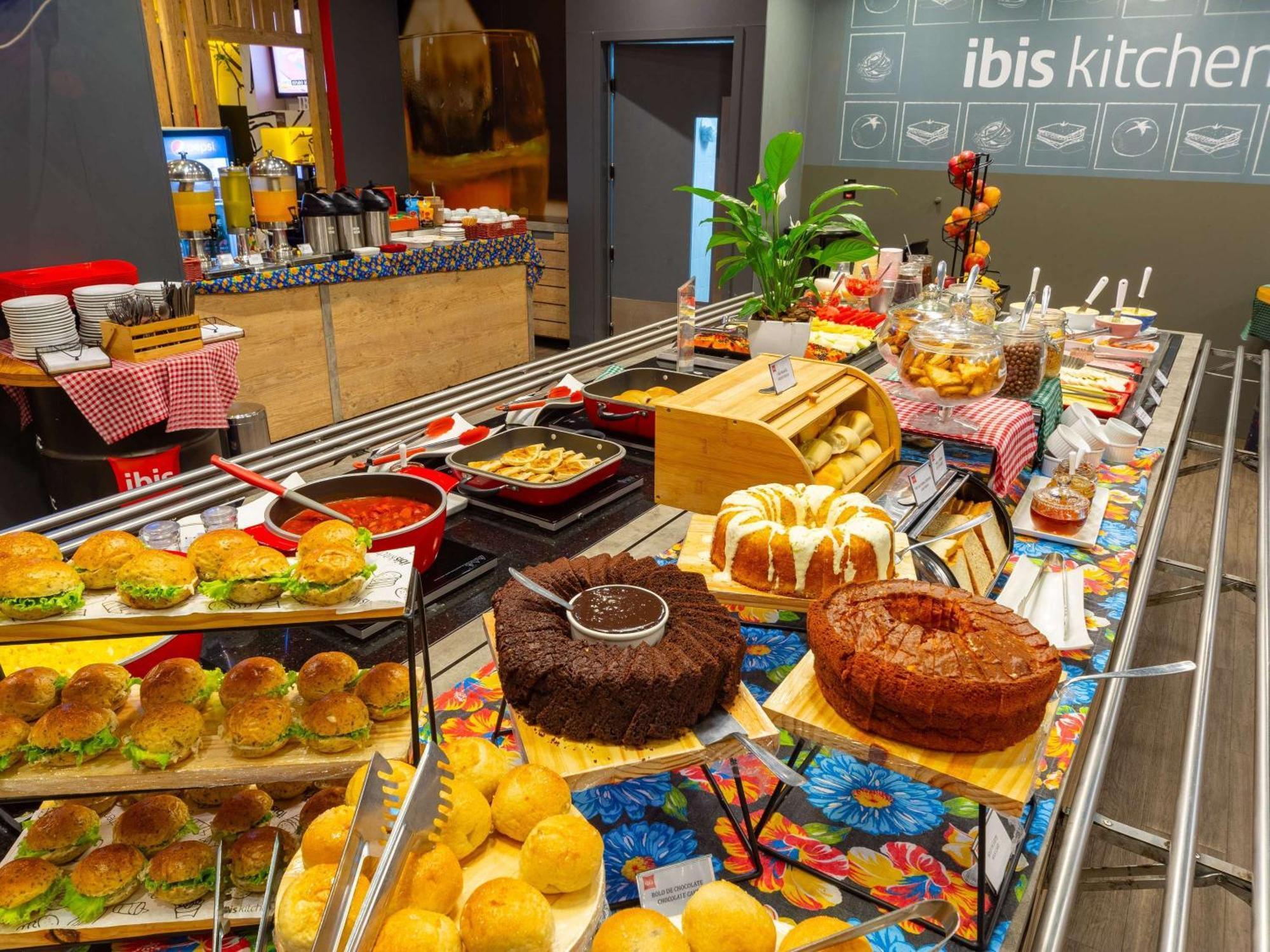Hotel Ibis Manaus Aeroporto Esterno foto