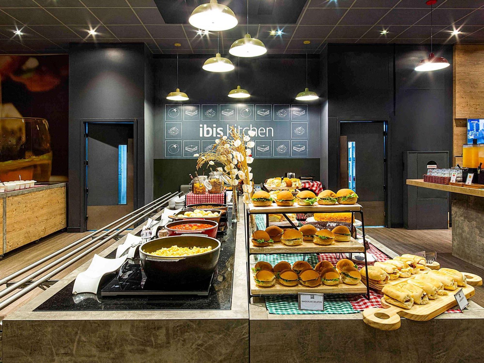 Hotel Ibis Manaus Aeroporto Esterno foto