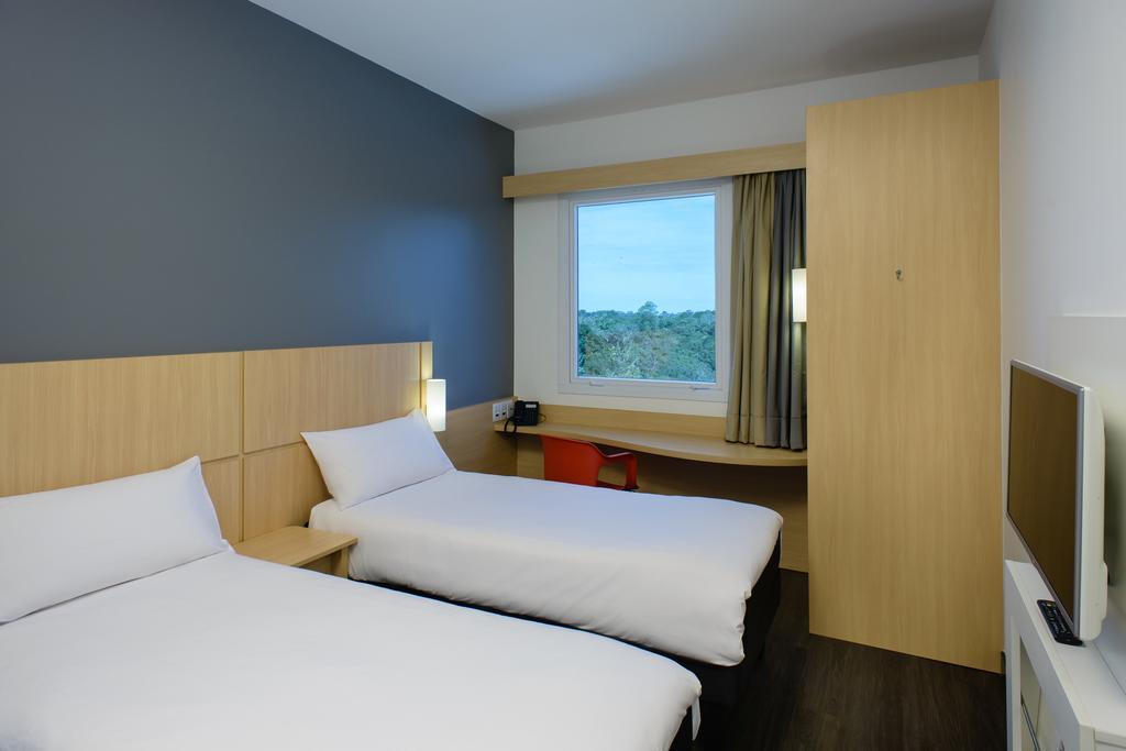 Hotel Ibis Manaus Aeroporto Esterno foto