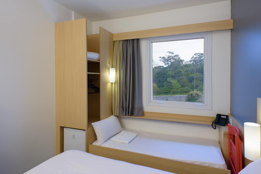 Hotel Ibis Manaus Aeroporto Esterno foto